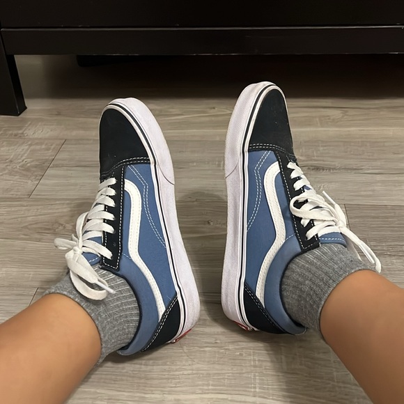 Vans - Picture 2 of 7